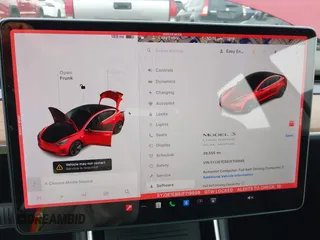 2018 Tesla Model 3 Long Range Battery z VIN 5YJ3E1EB8JF119898, wystawiony jako IAAI lot #42297445 z przebiegiem 29 555 mil mil oraz . Historia ofert i sprzedaży dostępna na DreamBid. Obrazek 18.