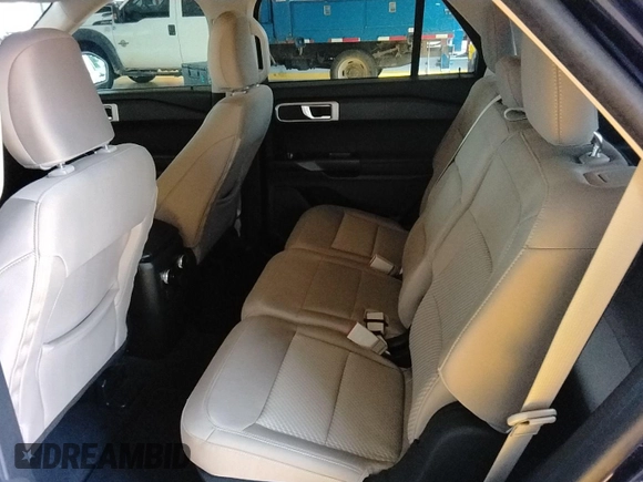 2022 Ford Explorer z VIN 1FMSK7BH3NGB04281, wystawiony jako IAAI lot #42511061 z przebiegiem 72 613 mil mil oraz . Historia ofert i sprzedaży dostępna na DreamBid. Obrazek 19.