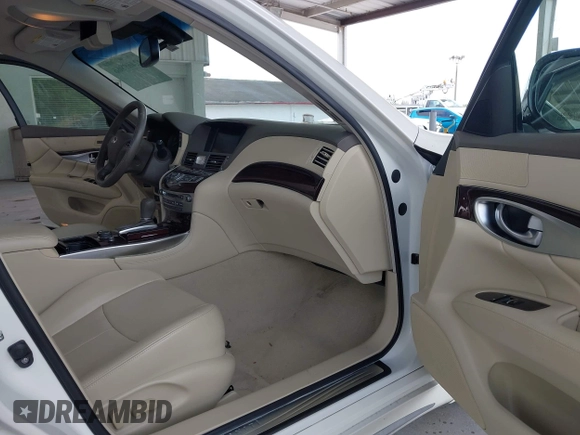 2018 Infiniti Q70 Luxe with VIN JN1BY1PP4JM330361, listed as a IAAI auction lot 42469866 with 69,986 mi miles and . Bid and sale history available at DreamBid. Image 5.