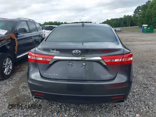2013 Toyota Avalon XLE z VIN 4T1BK1EB0DU073513, wystawiony jako IAAI lot #42364719 z przebiegiem 208 242 mil mil oraz . Historia ofert i sprzedaży dostępna na DreamBid. Obrazek 16.