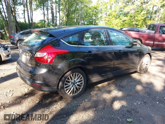 2014 Ford Focus Titanium z VIN 1FADP3N28EL166187, wystawiony jako IAAI lot #42553868 z przebiegiem 189 470 mil mil oraz . Historia ofert i sprzedaży dostępna na DreamBid. Obrazek 4.