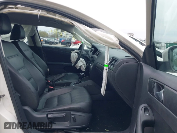 2014 Volkswagen Jetta SE z VIN 3VWD17AJ8EM211169, wystawiony jako IAAI lot #41978416 z przebiegiem 141 545 mil mil oraz . Historia ofert i sprzedaży dostępna na DreamBid. Obrazek 5.