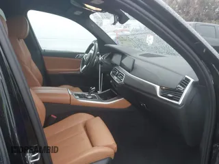 2022 BMW X5 sDrive40i with VIN 5UXCR4C08N9M23772, listed as a IAAI auction lot 41788369 with 33,198 mi miles. Bid and sale history available at carsss.com. Image 5.