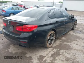 2019 BMW 5 Series M550i xDrive z VIN WBAJB9C53KB464754, wystawiony jako IAAI lot #42116407 z przebiegiem 156 418 mil mil oraz . Historia ofert i sprzedaży dostępna na DreamBid. Obrazek 4.