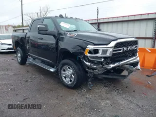 2023 Ram 2500 Tradesman z VIN 3C6UR5CL9PG593221, wystawiony jako IAAI lot #41959202 z przebiegiem 29 303 mil mil oraz . Historia ofert i sprzedaży dostępna na DreamBid. Obrazek 1.