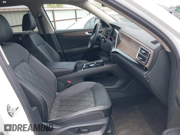 2024 Volkswagen Atlas SEL Premium R-Line with VIN 1V2FR2CA7RC598307, listed as a IAAI auction lot 42326908 with 16,792 mi miles and . Bid and sale history available at DreamBid. Image 5.