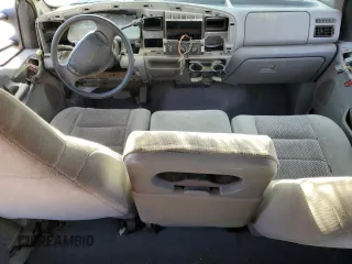 2001 Ford F-350 XL with VIN 1FTSW30S21ED10763, listed as a Copart auction lot 42611925 with 208,484 mi miles and Salvage Title. Bid and sale history available at DreamBid. Image 8.