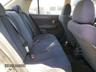 2008 Nissan Versa S z VIN 3N1BC11E08L403235, wystawiony jako Copart lot #57518585 z przebiegiem 104 335 mil mil oraz Szkoda całkowita • Salvage title. Historia ofert i sprzedaży dostępna na DreamBid. Obrazek 10.