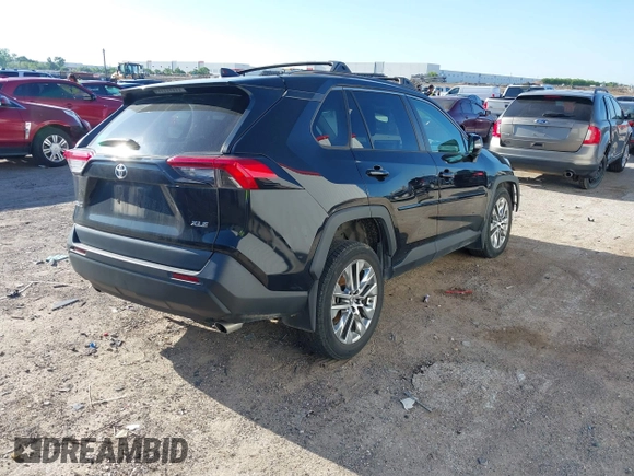 2021 Toyota RAV4 XLE Premium z VIN 2T3C1RFVXMW105387, wystawiony jako IAAI lot #42238526 z przebiegiem 58 627 mil mil oraz . Historia ofert i sprzedaży dostępna na DreamBid. Obrazek 4.