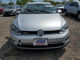 2017 Volkswagen Golf S z VIN 3VWH17AU9HM519063, wystawiony jako Copart lot #54793035 z przebiegiem 139 880 mil mil oraz Czysty tytuł • Clean title. Historia ofert i sprzedaży dostępna na DreamBid. Obrazek 5.