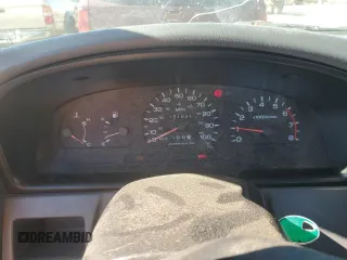 1996 Nissan Frontier XE z VIN 1N6SD11Y5TC327761, wystawiony jako Copart lot #79662594 z przebiegiem 151 631 mil mil oraz Szkoda całkowita • Salvage title. Historia ofert i sprzedaży dostępna na DreamBid. Obrazek 9.