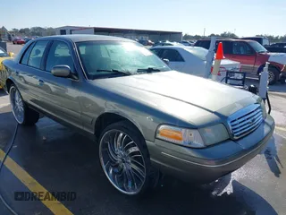 2002 Ford Crown Victoria Police Police Interceptor with VIN 2FAFP71W52X143053, listed as a IAAI auction lot 41594827 with 210,078 mi miles. Bid and sale history available at carsss.com. Image 1.