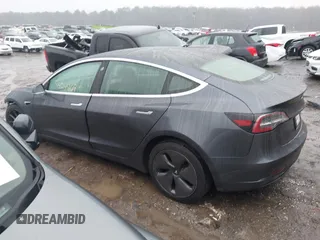 2020 Tesla Model 3 Long Range z VIN 5YJ3E1EBXLF770064, wystawiony jako IAAI lot #41424909 z przebiegiem 96 972 mil mil oraz . Historia ofert i sprzedaży dostępna na DreamBid. Obrazek 15.