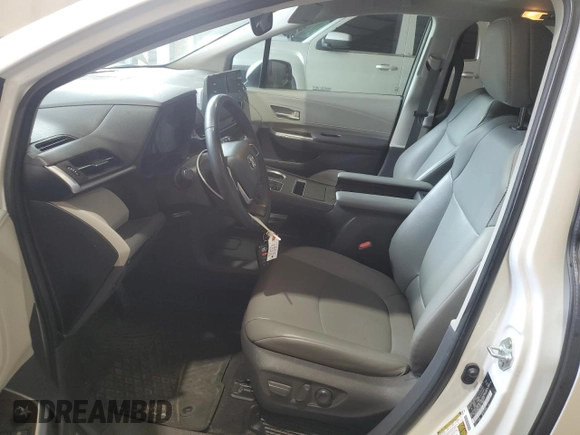 2021 Toyota Sienna XLE with VIN 5TDYRKEC0MS041223, listed as a Copart auction lot 55113465 with 97,670 mi miles and Clean Title. Bid and sale history available at DreamBid. Image 7.