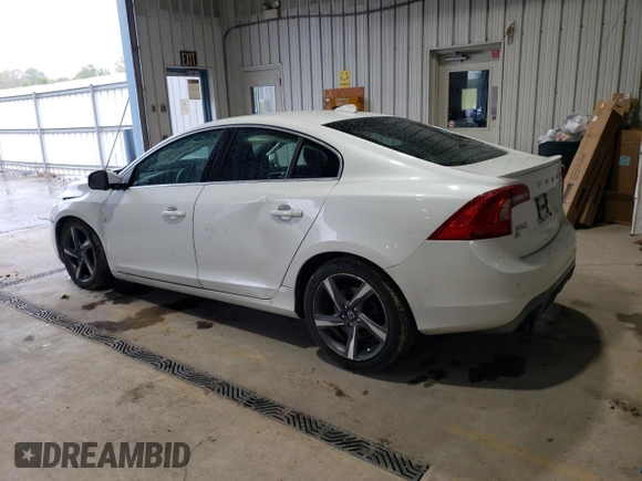 2015 Volvo S60 T6 R-Design Platinum with VIN YV1902TS8F1346987, listed as a Copart auction lot 72720554 with 139,797 mi miles and Salvage Title. Bid and sale history available at carsss.com. Image 2.