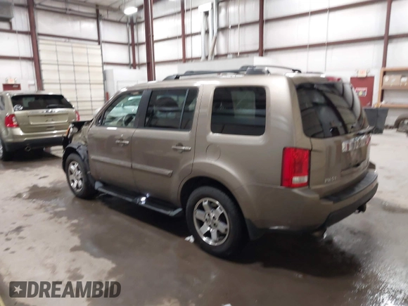 2011 Honda Pilot Touring with VIN 5FNYF4H92BB053458, listed as a IAAI auction lot 41594708 with 136,454 mi miles. Bid and sale history available at carsss.com. Image 3.