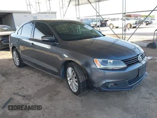 2013 Volkswagen Jetta SEL z VIN 3VWLX7AJ6DM445531, wystawiony jako IAAI lot #42057602 z przebiegiem 153 753 mil mil oraz . Historia ofert i sprzedaży dostępna na DreamBid. Obrazek 1.