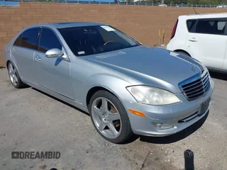 2007 Mercedes-Benz S 5.5L V8 with VIN WDDNG71XX7A013337, listed as a IAAI auction lot 42022393 with 151,671 mi miles. Bid and sale history available at carsss.com. Image 1.