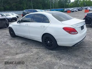 2016 Mercedes-Benz C 300 z VIN 55SWF4JB3GU163946, wystawiony jako IAAI lot #42364271 z przebiegiem 135 157 mil mil oraz . Historia ofert i sprzedaży dostępna na DreamBid. Obrazek 3.