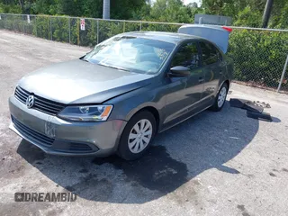 2014 Volkswagen Jetta S z VIN 3VW2K7AJ3EM221290, wystawiony jako IAAI lot #42310867 z przebiegiem 118 062 mil mil oraz . Historia ofert i sprzedaży dostępna na DreamBid. Obrazek 2.