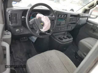 2021 Chevrolet Express Cargo z VIN 1GCWGAFP5M1251810, wystawiony jako Copart lot #43169785 z przebiegiem 57 200 mil mil oraz Szkoda całkowita • Salvage title. Historia ofert i sprzedaży dostępna na DreamBid. Obrazek 8.