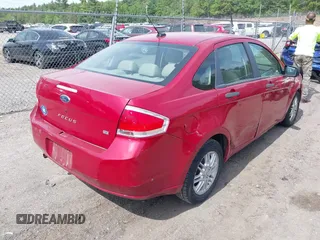 2009 Ford Focus SE z VIN 1FAHP35N89W153231, wystawiony jako IAAI lot #42353634 z przebiegiem 119 297 mil mil oraz . Historia ofert i sprzedaży dostępna na DreamBid. Obrazek 4.