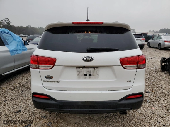 2017 Kia Sorento LX V6 with VIN 5XYPG4A50HG247469, listed as a Copart auction lot 39062484 with 84,811 mi miles and Clean Title. Bid and sale history available at carsss.com. Image 6.