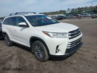2019 Toyota Highlander SE with VIN 5TDJZRFH7KS586515, listed as a IAAI auction lot 42033201 with 54,945 mi miles. Bid and sale history available at carsss.com. Image 1.