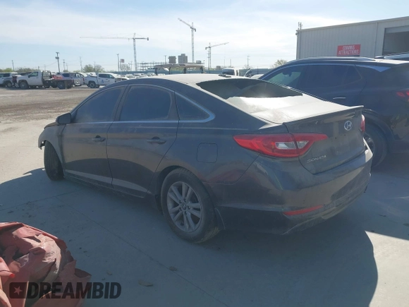 2015 Hyundai Sonata SE z VIN 5NPE24AF2FH242620, wystawiony jako IAAI lot #37029656 z przebiegiem 102 945 mil mil oraz . Historia ofert i sprzedaży dostępna na DreamBid. Obrazek 3.