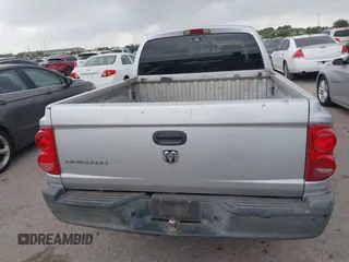 2005 Dodge Dakota ST z VIN 1D7HE28K75S308645, wystawiony jako IAAI lot #41931890 z przebiegiem 338 615 mil mil oraz . Historia ofert i sprzedaży dostępna na DreamBid. Obrazek 16.