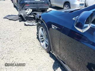 2014 Tesla Model S 60 with VIN 5YJSA1H18EFP31969, listed as a IAAI auction lot 42312485 with 90,043 mi miles and . Bid and sale history available at DreamBid. Image 20.