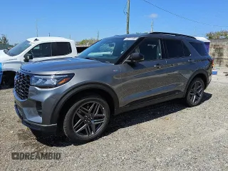2025 Ford Explorer ST-Line z VIN 1FMUK8KH4SGB40054, wystawiony jako Copart lot #54889915 z przebiegiem 3 701 mil mil oraz Szkoda całkowita • Salvage title. Historia ofert i sprzedaży dostępna na DreamBid. Obrazek 1.