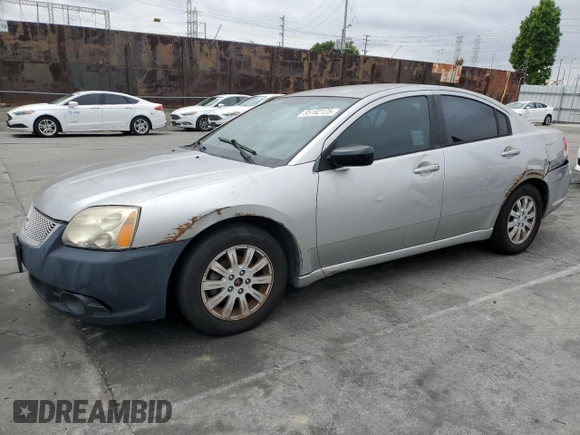 2012 Mitsubishi Galant FE z VIN 4A32B2FF7CE022785, wystawiony jako Copart lot #55182125 z przebiegiem 132 031 mil mil oraz Czysty tytuł • Clean title. Historia ofert i sprzedaży dostępna na DreamBid. Obrazek 1.
