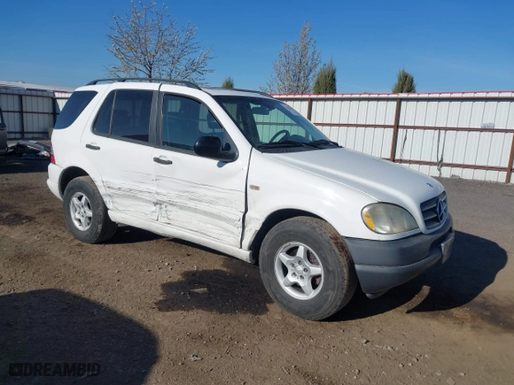 2001 Mercedes-Benz M-Class with VIN 4JGAB54E01A257846, listed as a IAAI auction lot 42010998 with 194,597 mi miles. Bid and sale history available at carsss.com. Image 1.