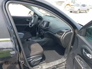 2019 Jeep Cherokee Latitude with VIN 1C4PJLCBXKD284954, listed as a IAAI auction lot 41877944 with 134,931 mi miles. Bid and sale history available at carsss.com. Image 5.