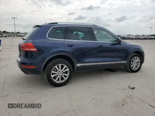 2013 Volkswagen Touareg Exec z VIN WVGEF9BP6DD013915, wystawiony jako Copart lot #55024485 z przebiegiem 238 848 mil mil oraz Szkody całkowita. Historia ofert i sprzedaży dostępna na DreamBid. Obrazek 3.