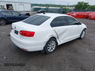 2011 Volkswagen Jetta SE с VIN 3VWBZ7AJ2BM395052, выставлен на аукционе IAAI как лот 42333569 с пробегом 148 986 миль миль и . История ставок и продаж доступна на DreamBid. Изображение 4.