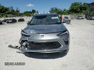 2024 Buick Encore GX Sport Touring с VIN KL4AMDSL9RB013901, выставлен на аукционе Copart как лот 57422435 с пробегом 23 783 миль миль и Списание • Salvage title. История ставок и продаж доступна на DreamBid. Изображение 14.