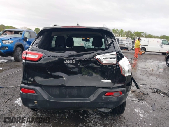 2015 Jeep Cherokee Latitude with VIN 1C4PJLCB0FW676917, listed as a IAAI auction lot 41928270 with 181,134 mi miles and . Bid and sale history available at carsss.com. Image 16.