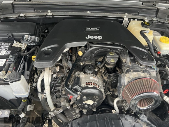 2019 Jeep Wrangler Unlimited Sport S with VIN 1C4HJXDG9KW569235, listed as a Copart auction lot 60338215 with 47,107 mi miles and Clean title. Bid and sale history available at DreamBid. Image 7.