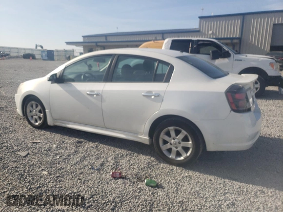 2012 Nissan Sentra S z VIN 3N1AB6AP5CL768354, wystawiony jako Copart lot #53494895 z przebiegiem 111 218 mil mil oraz Szkoda całkowita • Salvage title. Historia ofert i sprzedaży dostępna na DreamBid. Obrazek 2.