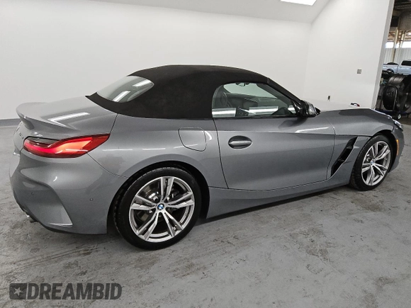 2025 BMW Z4 sDrive30i with VIN WBAHF3C04SWY38818, listed as a Copart auction lot 80796834 with 3,281 mi miles and Clean Title. Bid and sale history available at carsss.com. Image 3.