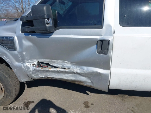 2003 Ford Super Duty F-350 SRW XL with VIN 1FTSX31L83EB98073, listed as a IAAI auction lot 41582135 with 255,455 mi miles. Bid and sale history available at carsss.com. Image 6.