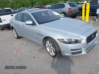 2018 Jaguar XE 25t Premium z VIN SAJAD4FX7JCP34771, wystawiony jako IAAI lot #42285670 z przebiegiem 47 021 mil mil oraz . Historia ofert i sprzedaży dostępna na DreamBid. Obrazek 1.