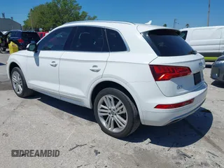 2018 Audi Q5 Premium Plus with VIN WA1BNAFYXJ2097883, listed as a IAAI auction lot 41890804 with 44,220 mi miles. Bid and sale history available at carsss.com. Image 3.