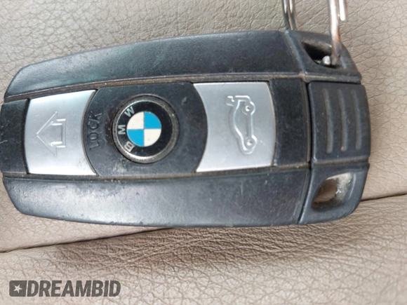 2008 BMW 3 Series 328xi z VIN WBAVC93538K041700, wystawiony jako IAAI lot #42418358 z przebiegiem 129 988 mil mil oraz . Historia ofert i sprzedaży dostępna na DreamBid. Obrazek 11.