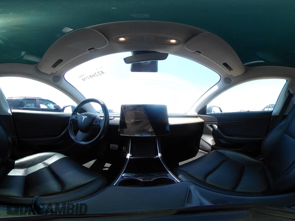 2018 Tesla Model 3 Long Range Battery z VIN 5YJ3E1EB8JF105886, wystawiony jako IAAI lot #42268190 z przebiegiem 80 917 mil mil oraz . Historia ofert i sprzedaży dostępna na DreamBid. Obrazek 21.
