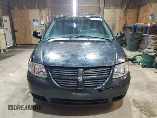 2005 Dodge Caravan SE z VIN 1D4GP24R45B245977, wystawiony jako Copart lot #58262555 z przebiegiem 254 176 mil mil oraz Czysty tytuł • Clean title. Historia ofert i sprzedaży dostępna na DreamBid. Obrazek 5.
