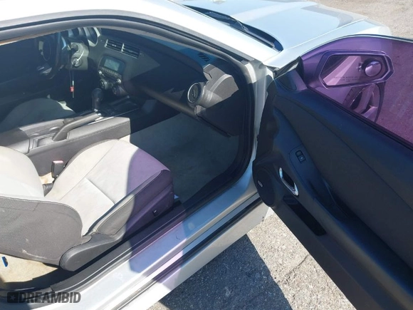 2011 Chevrolet Camaro 1LT with VIN 2G1FB1ED8B9133774, listed as a IAAI auction lot 42008647 with 208,918 mi miles. Bid and sale history available at carsss.com. Image 5.