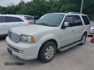 2006 Lincoln Navigator Luxury z VIN 5LMFU27536LJ11833, wystawiony jako IAAI lot #42377770 z przebiegiem 171 885 mil mil oraz . Historia ofert i sprzedaży dostępna na DreamBid. Obrazek 2.